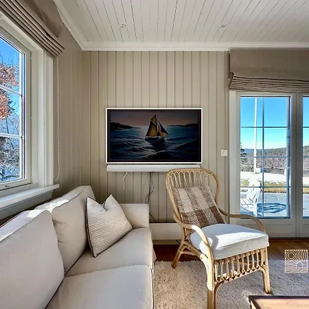 With Sea View, Boat & Golf Cart Willa Kragerø